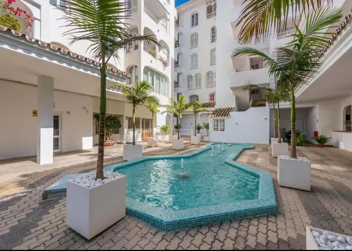 Modern 1br Walk To Beach, Casino & Puerto Banus Lägenhet