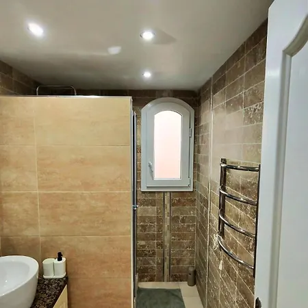 Modern 1br Walk To Beach, Casino & Puerto Banus דירה *