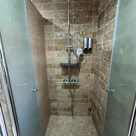 Modern 1br Walk To Beach, Casino & Puerto Banus דירה